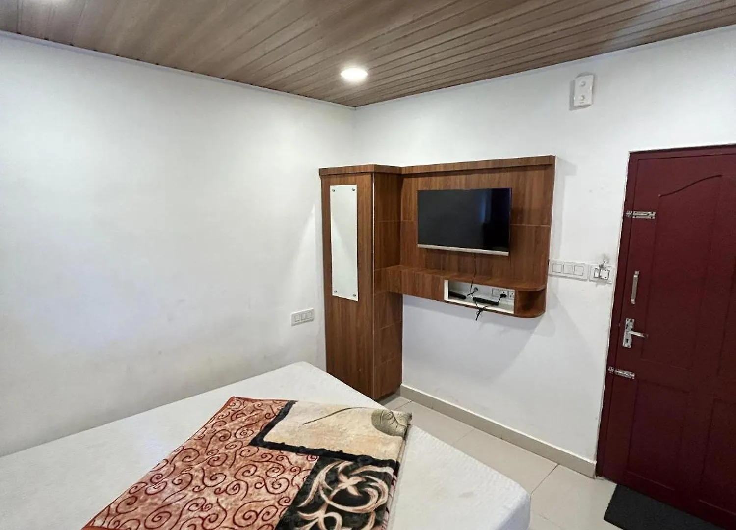 Ponnus Silver Star Munnar Hotel